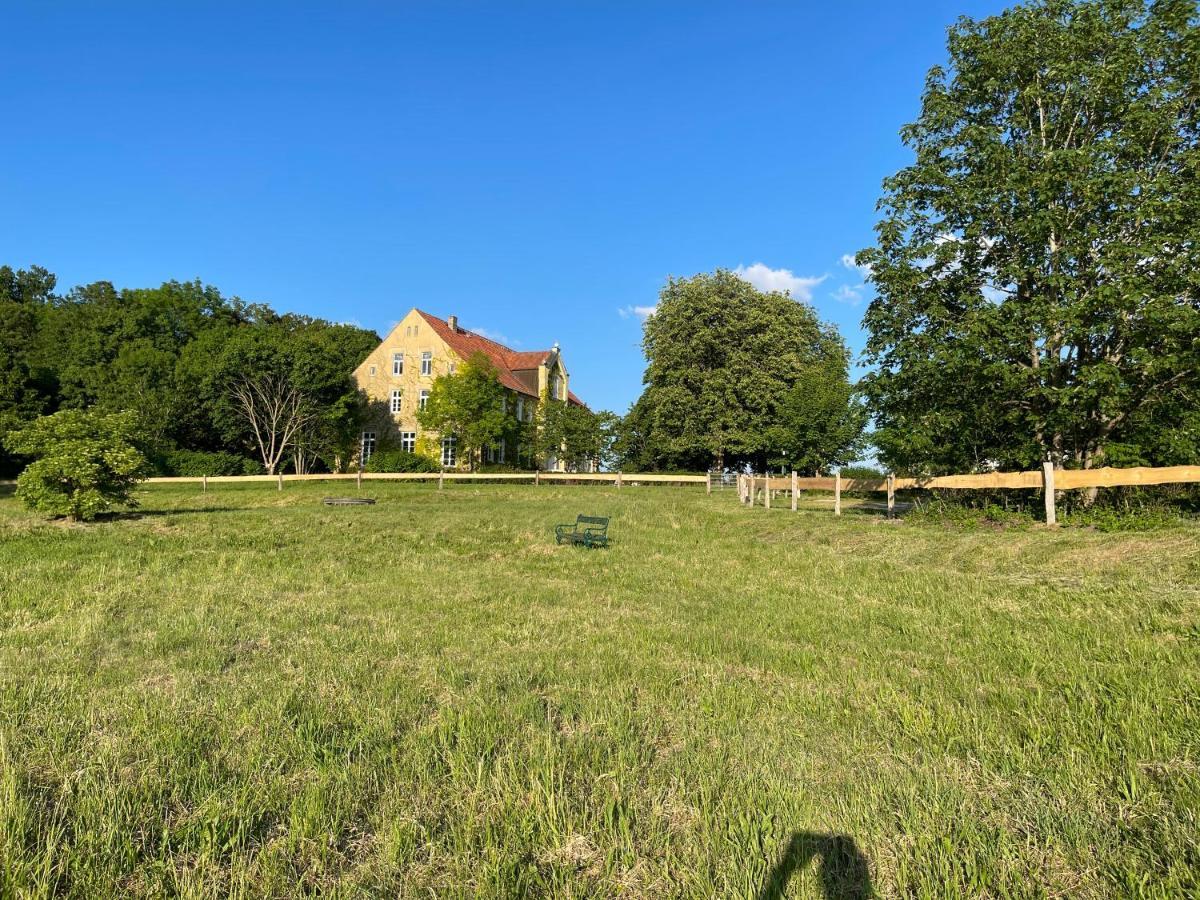 Mitten In Der Natur : Ferienwohnung Mit 3 Schlafzimmern, Neu Eingerichtet Neu Gaarz ภายนอก รูปภาพ